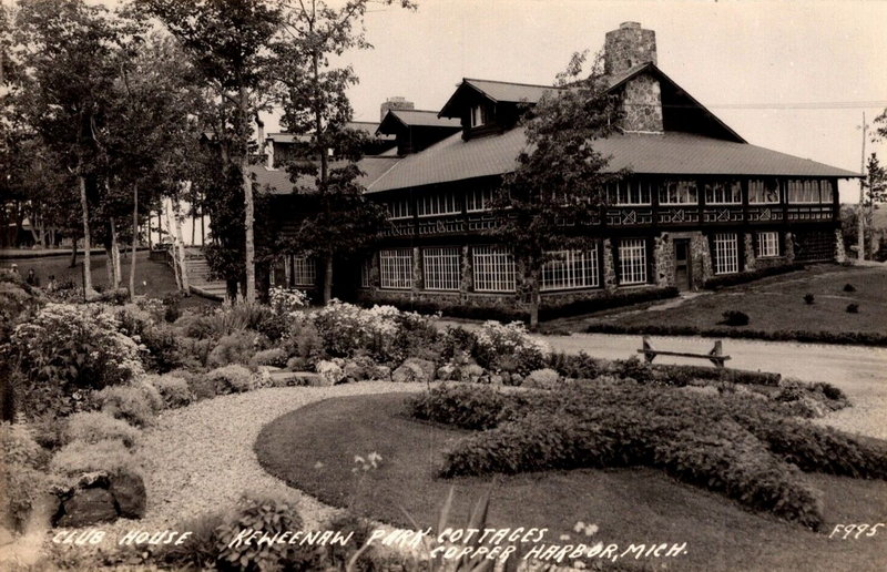 Keweenaw Park Cottages - Vintage Postcard (newer photo)